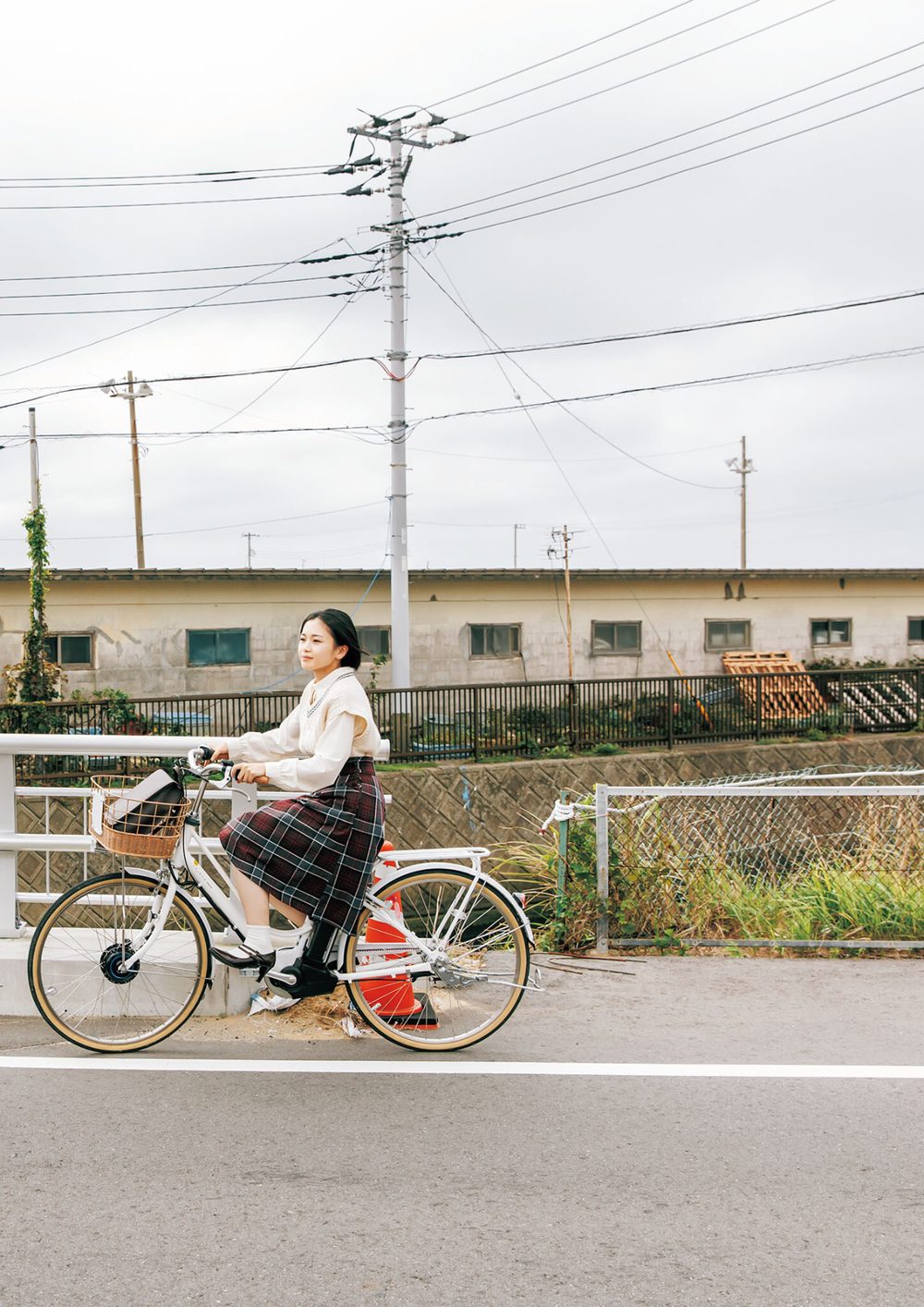 BEYOOOOONDS 平井美葉 ファースト写真集 『 belles feuilles 』 試し読み4