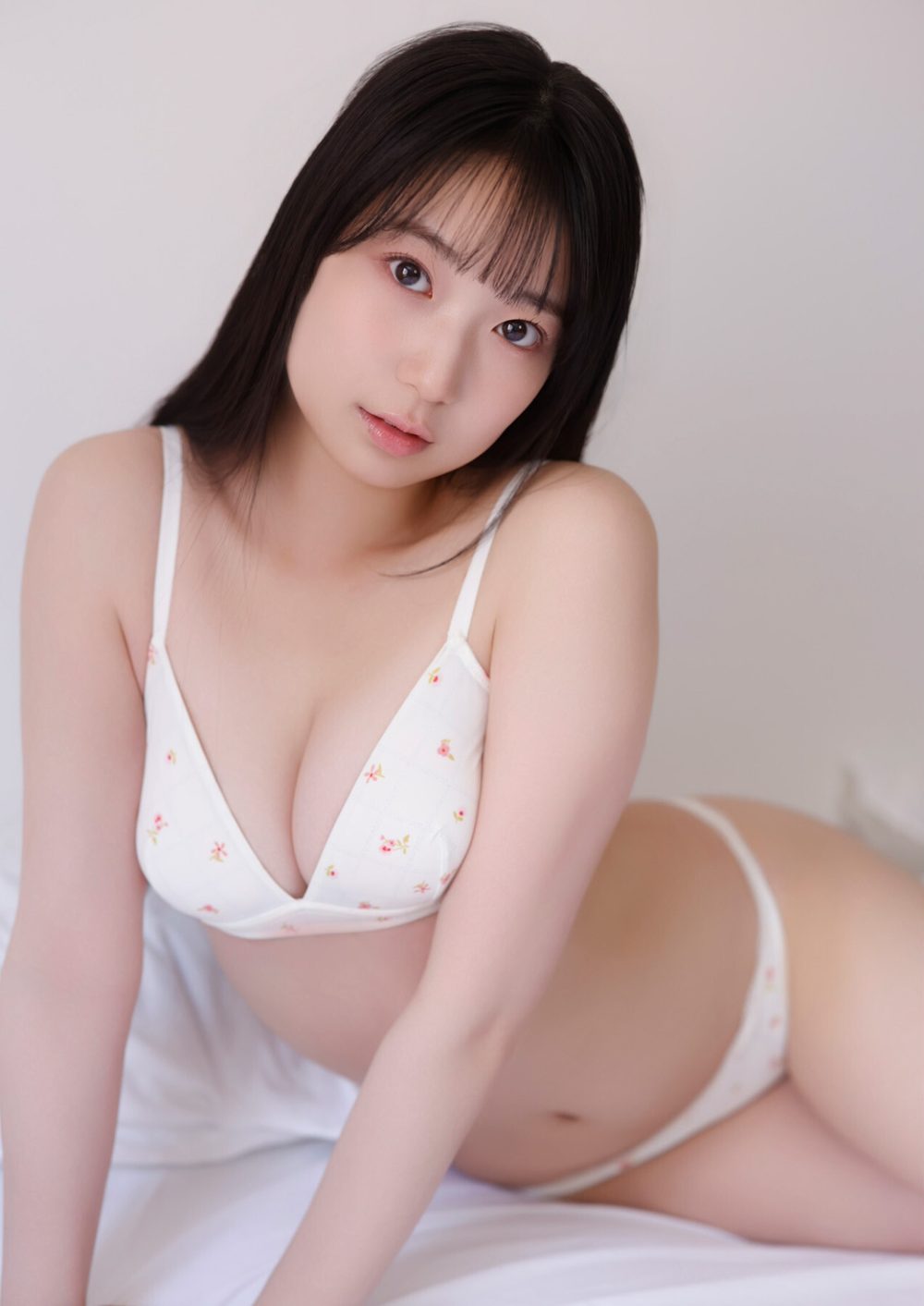 百田汐里『弾けるプロポーション』BOMBデジタル写真集 試し読み2